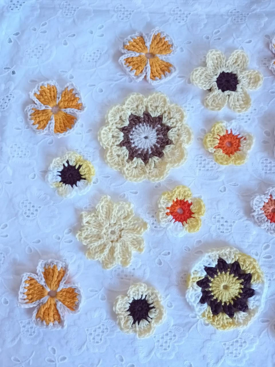 19 small napkins and flowers – photo 2
